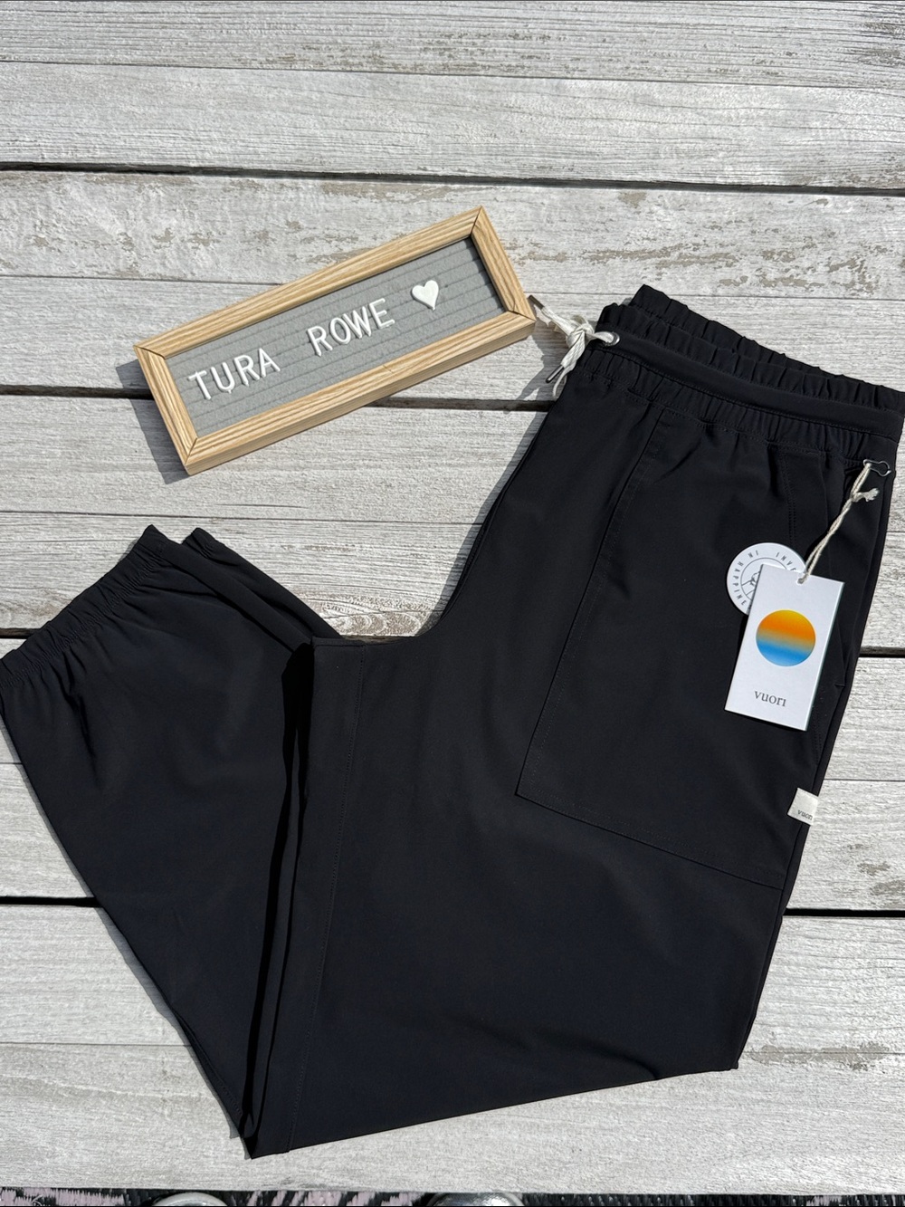 VUORI Miles Jogger Black size Large NWT
